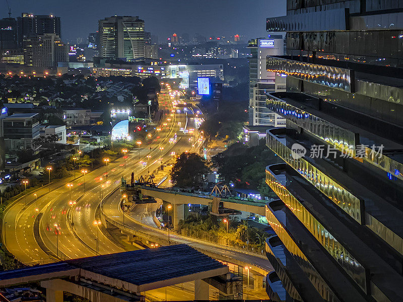 Lebuhraya puchong damansara公路晚上在damansara城市晚上从高角度